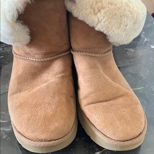 Pre Loved : Tan Uggs size 10 💖💖
